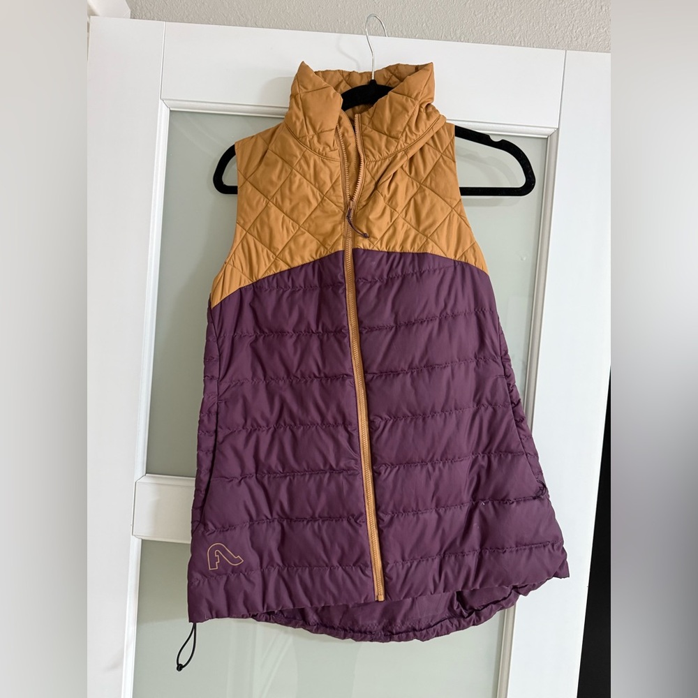 Flylow Women’s Laurel Down Vest - Purple & Tan